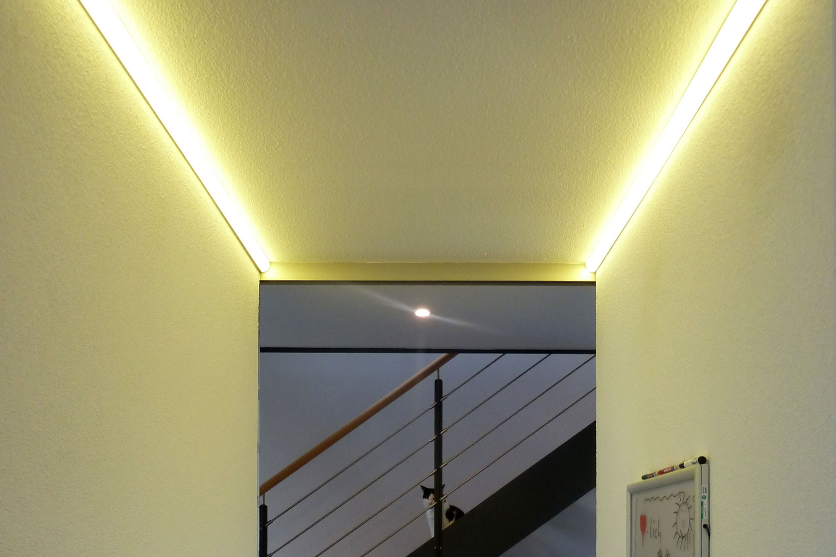 KORONA Lichtplanung | Lineares Lichtkonzept eines Einfamilienhauses KORONA Lichtplanung | Lineares Lichtkonzept eines Einfamilienhauses