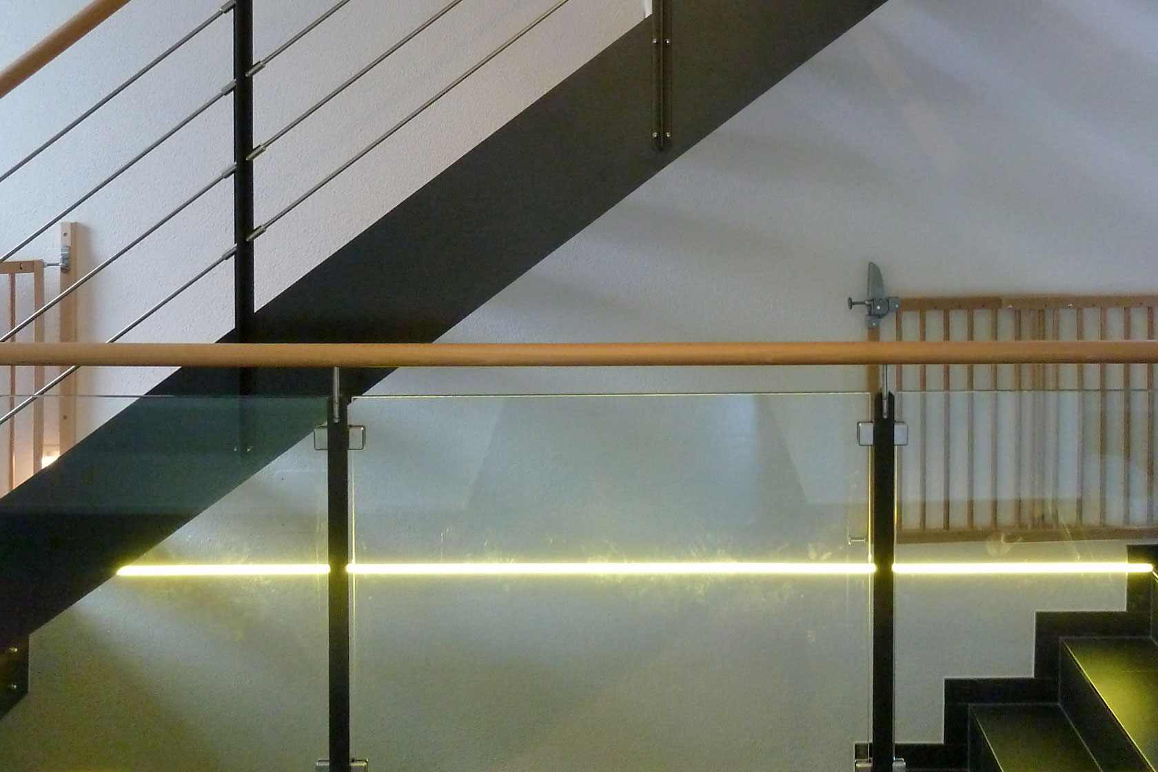 KORONA Lichtplanung | Lineares Lichtkonzept eines Einfamilienhauses KORONA Lichtplanung | Lineares Lichtkonzept eines Einfamilienhauses